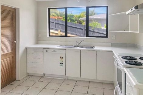 Photo of property in 4 Peter Terrace, Castor Bay, Auckland, 0620
