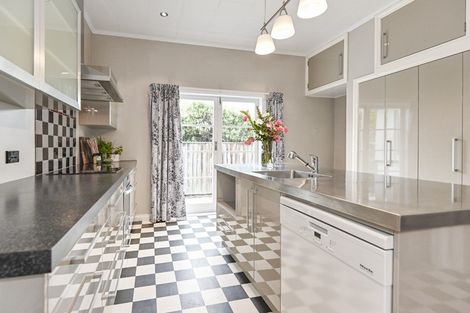 Photo of property in 108 Duchess Crescent, Mayfair, Hastings, 4122