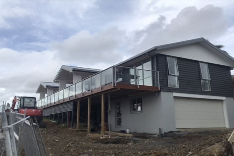 Photo of property in 32 Roxborough Place, East Tamaki Heights, Auckland, 2016