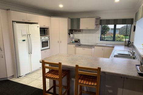 Photo of property in 16 Hastings Place, Hamilton Lake, Hamilton, 3204