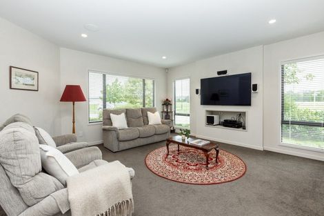 Photo of property in 10 Orotu Drive, Poraiti, Napier, 4112