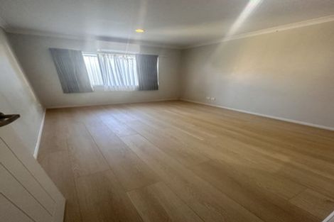 Photo of property in 52 Sapperton Drive, Henderson, Auckland, 0612