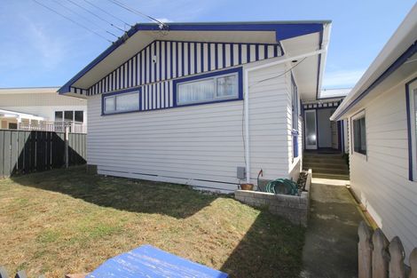 Photo of property in 40 Bancroft Terrace, Newlands, Wellington, 6037