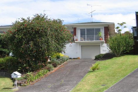 Photo of property in 1/3 Cloverly Crescent, Campbells Bay, Auckland, 0630