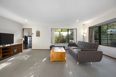 Photo of property in 3/43-53 Chivalry Road, Glenfield, Auckland, 0629
