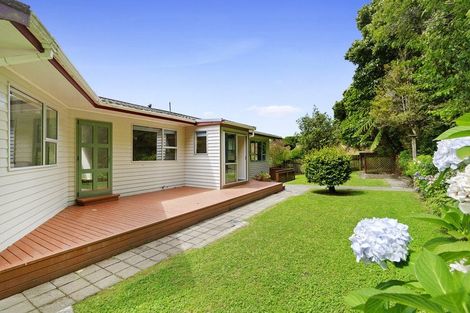 Photo of property in 4 Saint Hildas Glade, Tawa, Wellington, 5028