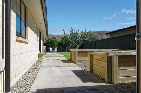 Photo of property in 18 Stowell Drive, Cromwell, 9310