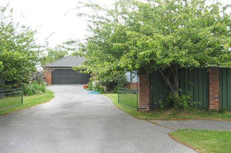 Photo of property in 12 Thornwood Place, Redwood, Christchurch, 8051