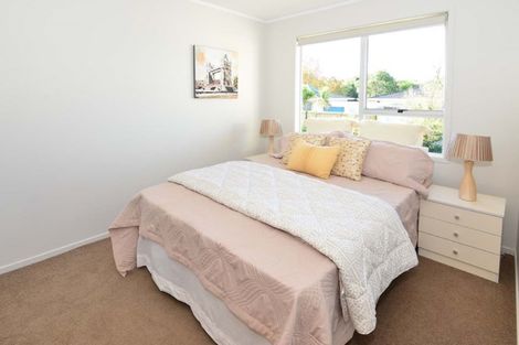 Photo of property in 2/10 Scarlock Avenue, Browns Bay, Auckland, 0630