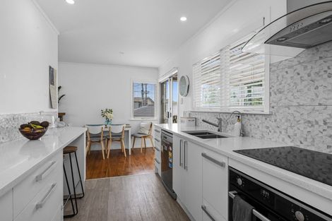 Photo of property in 3/29 Manuka Road, Bayview, Auckland, 0629