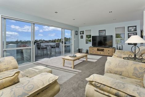 Photo of property in 589d East Coast Road, Browns Bay, Auckland, 0632