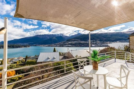 Photo of property in 23 Balmoral Drive, Kelvin Heights, Queenstown, 9300