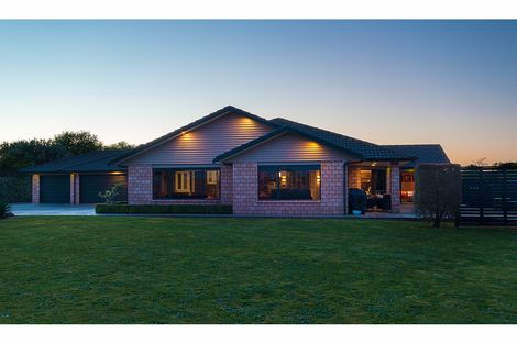 Photo of property in 4 Calderwood Close, Waiuku, 2123