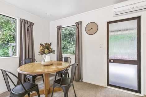 Photo of property in 72a Newlands Road, Newlands, Wellington, 6037