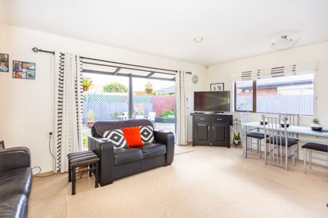 Photo of property in 2/32 Torrens Road, Hillmorton, Christchurch, 8024