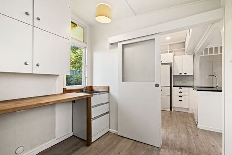 Photo of property in 16 Hammond Road, Taradale, Napier, 4112