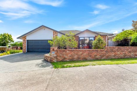 Photo of property in 20 Mackwell Road, Fairview Heights, Auckland, 0632