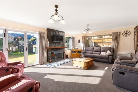 Photo of property in 11 Poplar Drive, Kelvin Heights, Queenstown, 9300