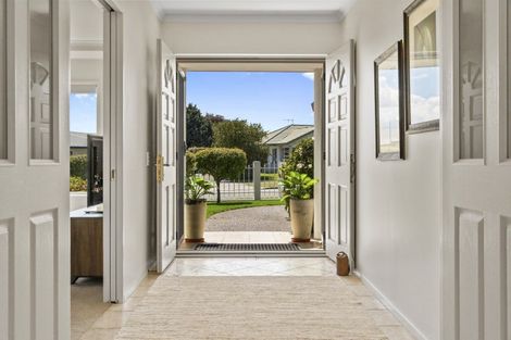 Photo of property in 2 Fairview Terrace, Waipahihi, Taupo, 3330