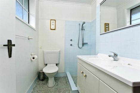 Photo of property in 2/4 Frater Avenue, Milford, Auckland, 0620