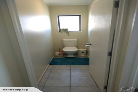 Photo of property in 16 Mackwell Road, Fairview Heights, Auckland, 0632