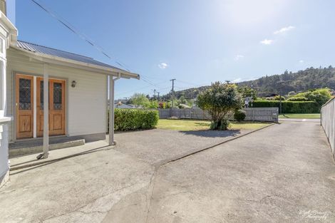 Photo of property in 316 Stokes Valley Road, Stokes Valley, Lower Hutt, 5019