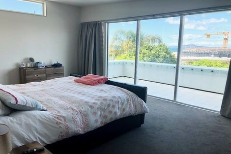 Photo of property in 1 Paterson Mews, Browns Bay, Auckland, 0630