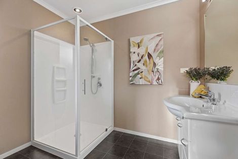 Photo of property in 19 Breaker Grove, Waiuku, 2123