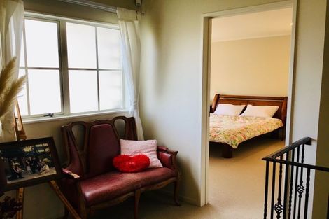 Photo of property in 14 Bridgefield Crescent, Flat Bush, Auckland, 2016