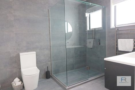 Photo of property in 4 Tapuwae Way, Mangere Bridge, Auckland, 2022