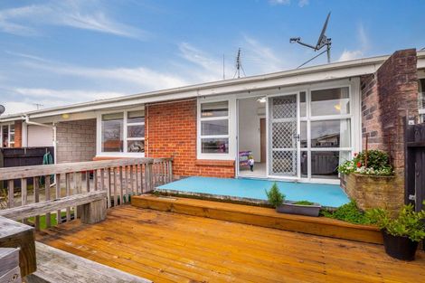 Photo of property in 3/50 Old Lake Road, Narrow Neck, Auckland, 0624