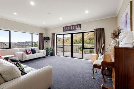 Photo of property in 17 Gifford Grove, Churton Park, Wellington, 6037