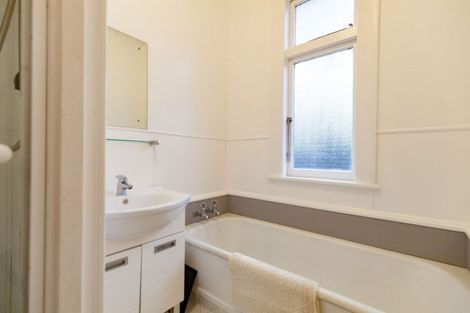 Photo of property in 64 Selwyn Street, Somerfield, Christchurch, 8024