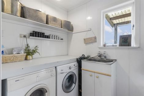 Photo of property in 76 Marine Parade, Mellons Bay, Auckland, 2014