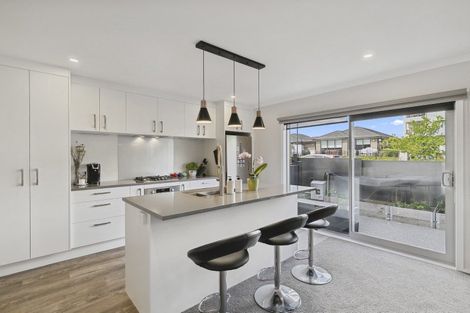 Photo of property in 28 Bluff Road, Kenepuru, Porirua, 5022