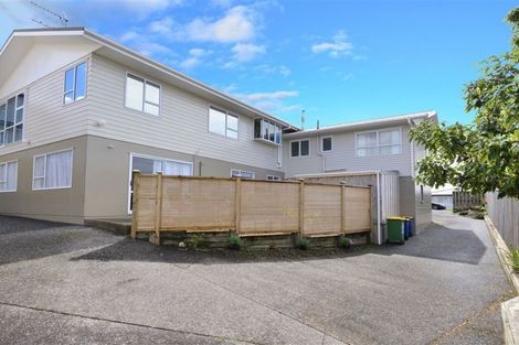 Photo of property in 1/19 Hauraki Crescent, Pinehill, Auckland, 0632