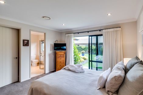 Photo of property in 28 Orotu Drive, Poraiti, Napier, 4112