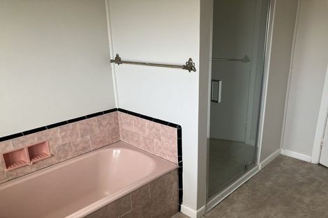 Photo of property in 94 Ocean View Road, Northcote, Auckland, 0627