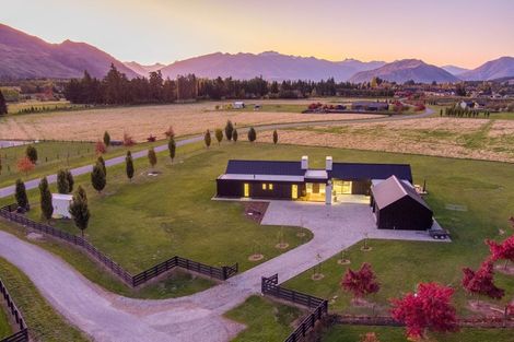Photo of property in 10 Little Orchard Way, Wanaka, 9382