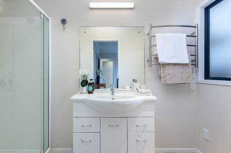 Photo of property in 21a Ridge Road, Waiake, Auckland, 0630