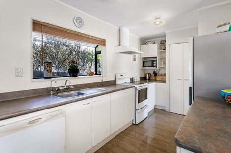 Photo of property in 49a Brian Crescent, Stanmore Bay, Whangaparaoa, 0932