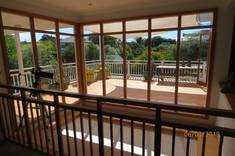 Photo of property in 32 Marine Parade, Mellons Bay, Auckland, 2014
