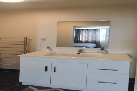 Photo of property in 61 Grove Road, Papakura, 2110