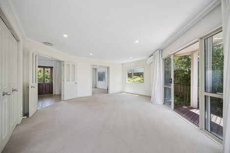 Photo of property in 9 Bennett Grove, Newlands, Wellington, 6037