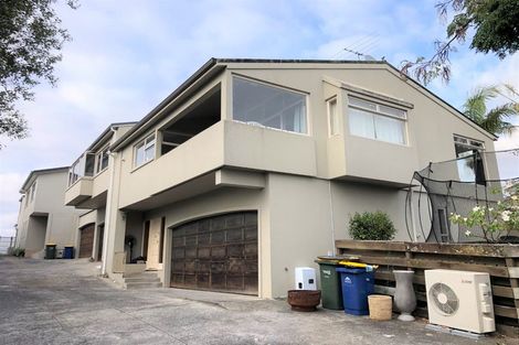 Photo of property in 61 Stanley Point Road, Stanley Point, Auckland, 0624