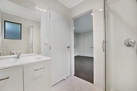 Photo of property in 10a Cade Place, Weymouth, Auckland, 2103