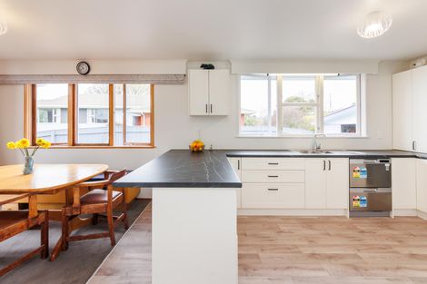 Photo of property in 27 Parkland Crescent, Terrace End, Palmerston North, 4410