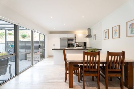 Photo of property in 21 Bickerton Rise, Churton Park, Wellington, 6037