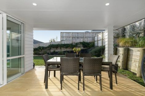 Photo of property in 22 Ballintoy Park Drive, Welcome Bay, Tauranga, 3175