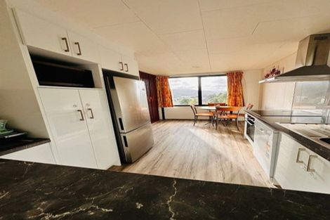 Photo of property in 1 Mcmanaway Grove, Stokes Valley, Lower Hutt, 5019